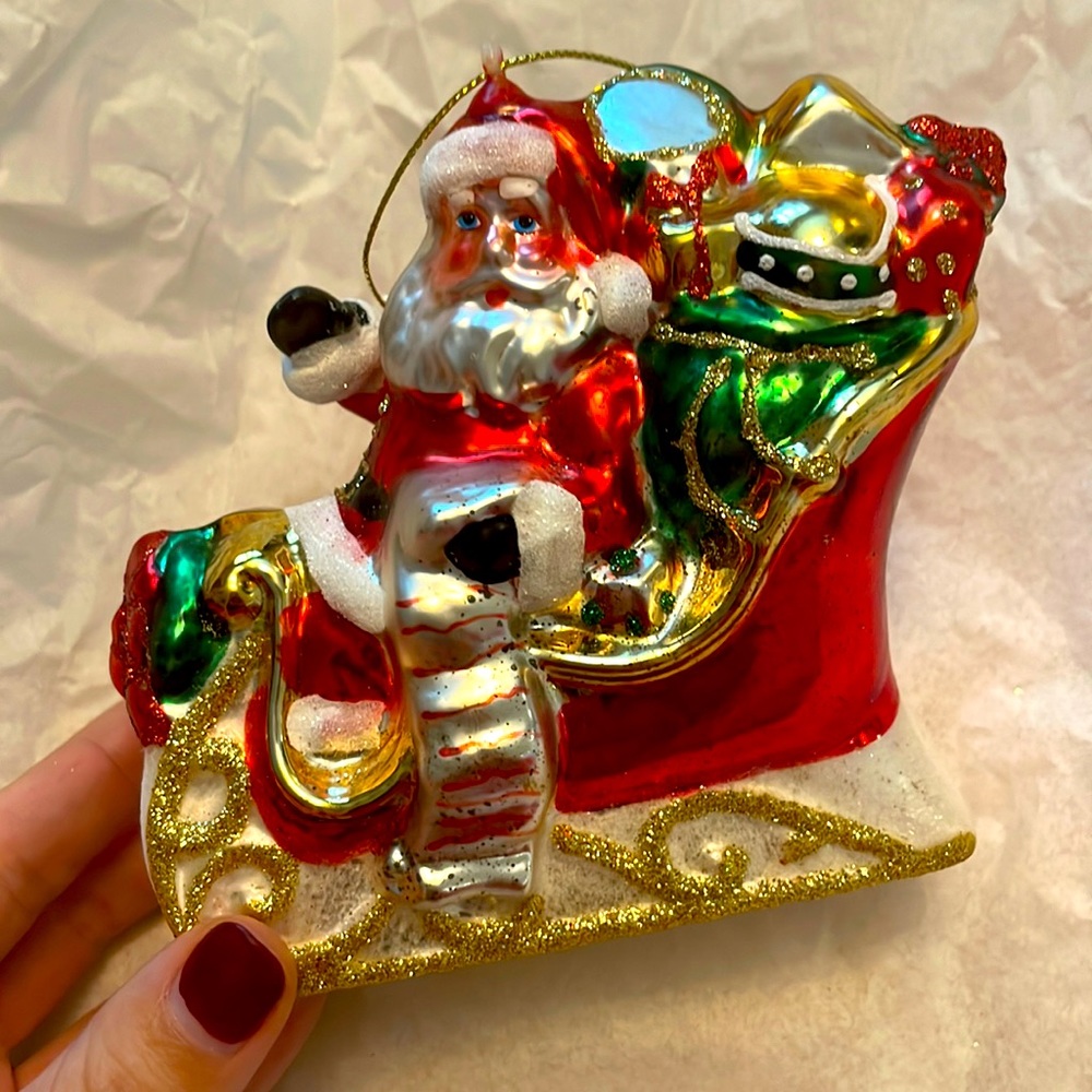 Santa w his sleigh with 🎁🎄❤️